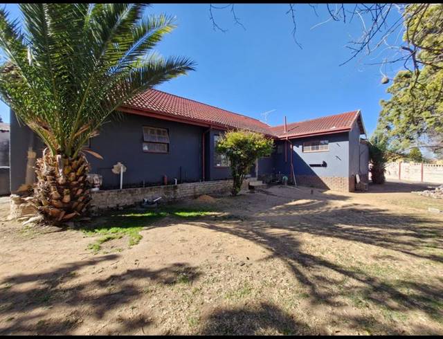 3 BEDROOM HOUSE FOR SALE IN BIRCHLEIGH NORTH